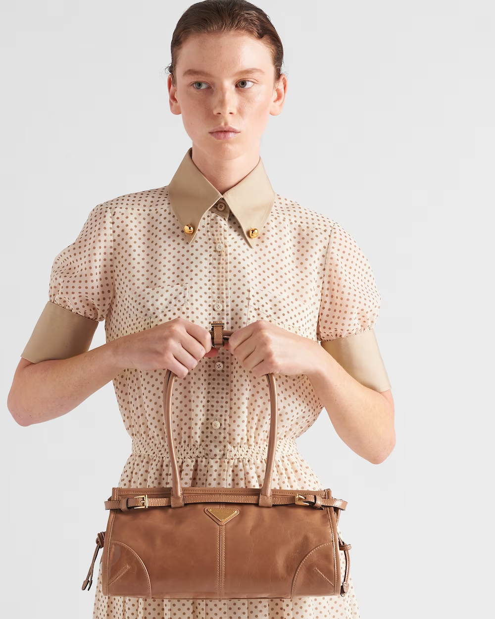 Medium leather handbag